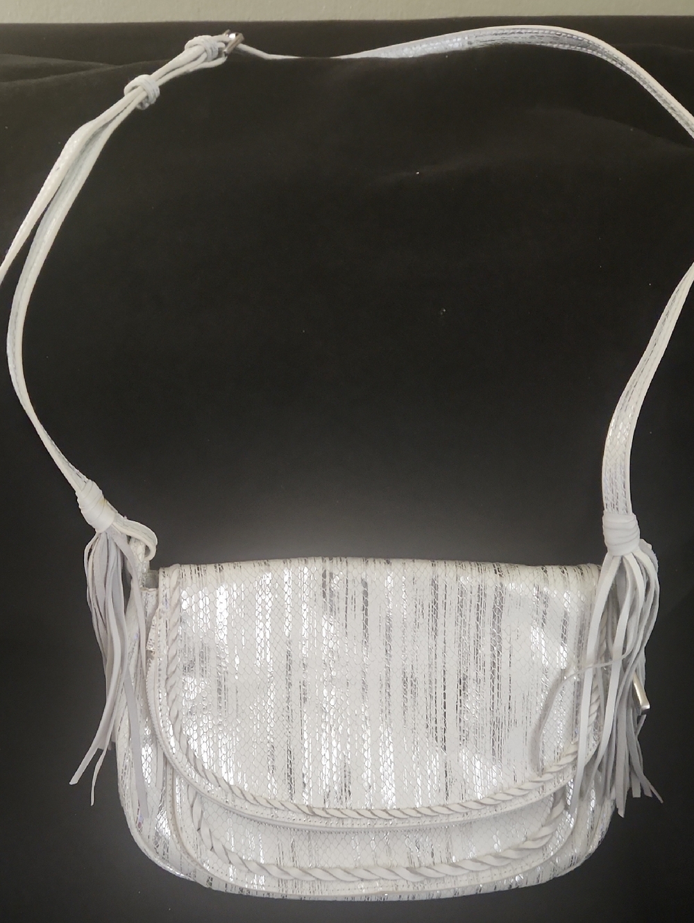 NWOT Tommy Bahama White Metallic Fringe Shoulder Bag